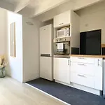 Large Duplex 2br In Center Of 2 Min Walking And Free Parking Διαμέρισμα *
