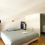 Large Duplex 2br In Center Of 2 Min Walking And Free Parking *