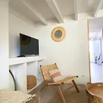 Apartman Large Duplex 2br In Center Of 2 Min Walking And Free Parking