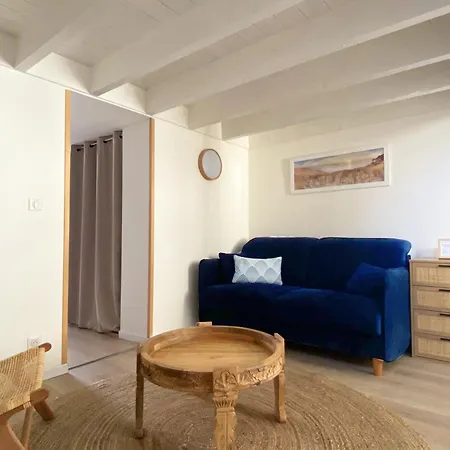 Large 2 Bedrooms Duplex - Center & Free Parking Lägenhet