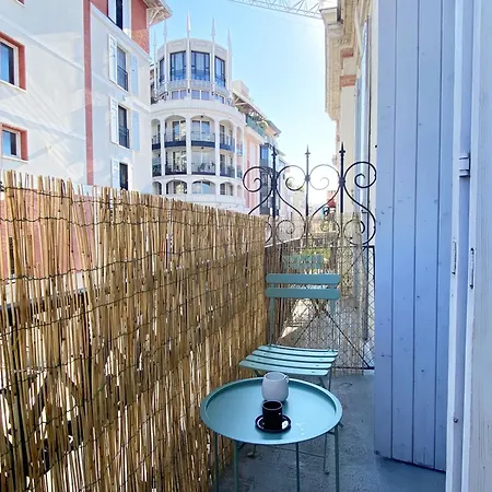 Lägenhet Large 2 Bedrooms Duplex - Center & Free Parking
