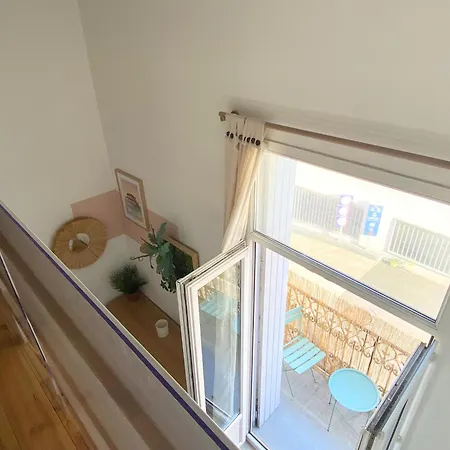 Large 2 Bedrooms Duplex - Center & Free Parking *