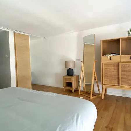 Large 2 Bedrooms Duplex - Center & Free Parking Lägenhet