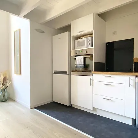 Large 2 Bedrooms Duplex - Center & Free Parking Lägenhet *