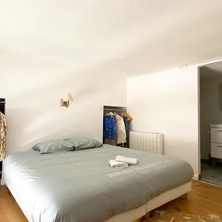 Large Duplex 2br In Center Of 2 Min Walking And Free Parking *