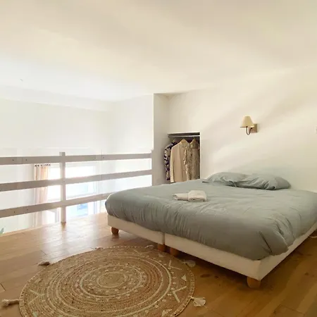 Large 2 Bedrooms Duplex - Center & Free Parking Apartmán *