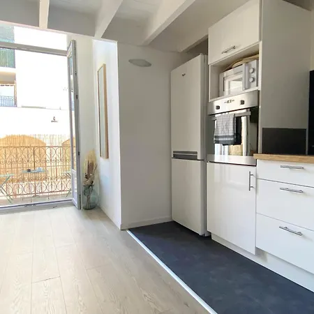 Large 2 Bedrooms Duplex - Center & Free Parking *