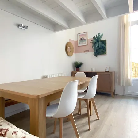 Large 2 Bedrooms Duplex - Center & Free Parking