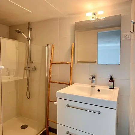 Large 2 Bedrooms Duplex - Center & Free Parking Lägenhet