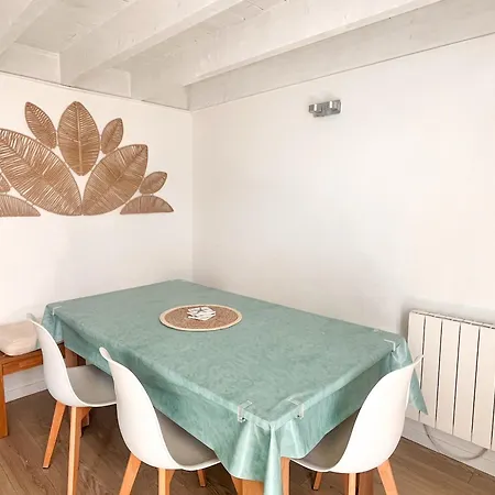 Lägenhet Large 2 Bedrooms Duplex - Center & Free Parking
