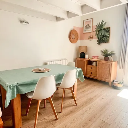 Large 2 Bedrooms Duplex - Center & Free Parking Lägenhet