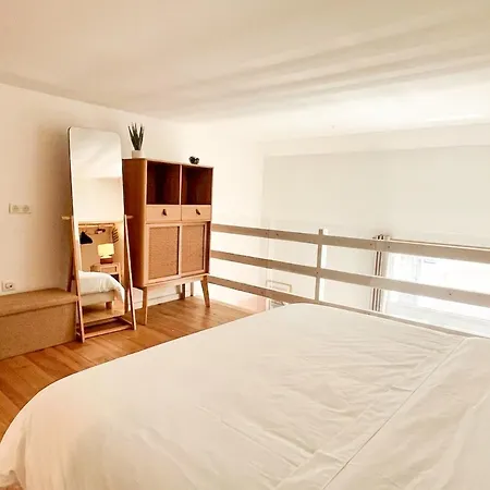 Lägenhet Large 2 Bedrooms Duplex - Center & Free Parking